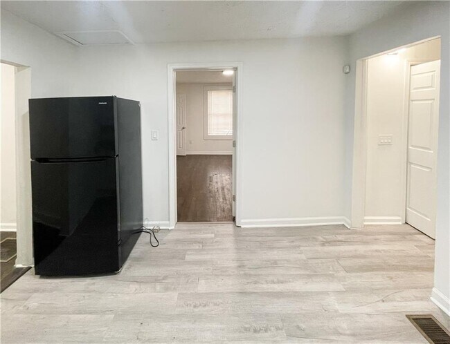 Photo - 805 Spencer St NW