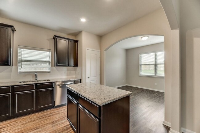 Building Photo - 5500 Persimmon Dr Rental