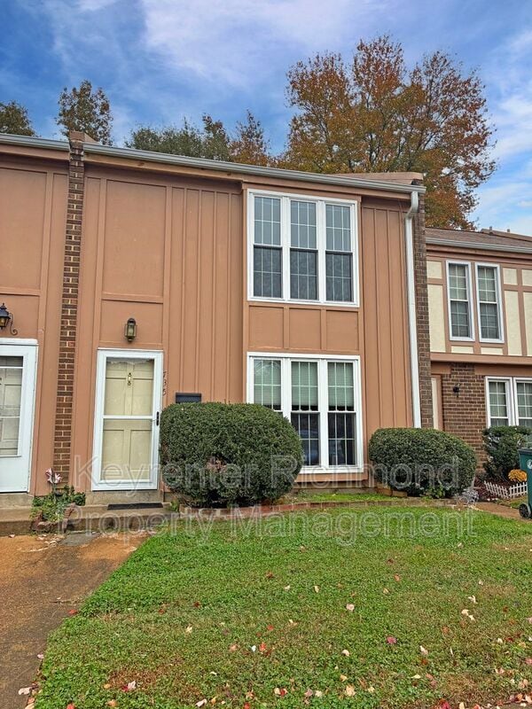 Building Photo - 735 Pleasant St