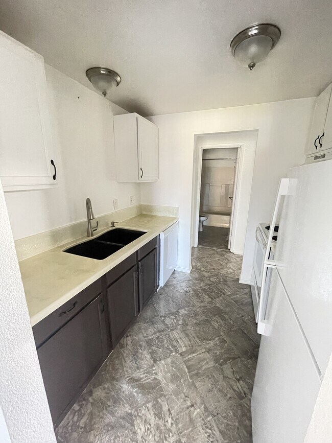 Photo - 200 N 21st St