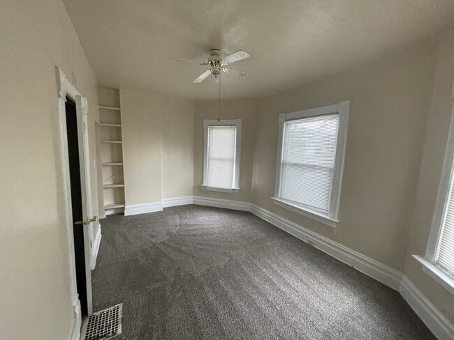Photo - 861 E 300 S