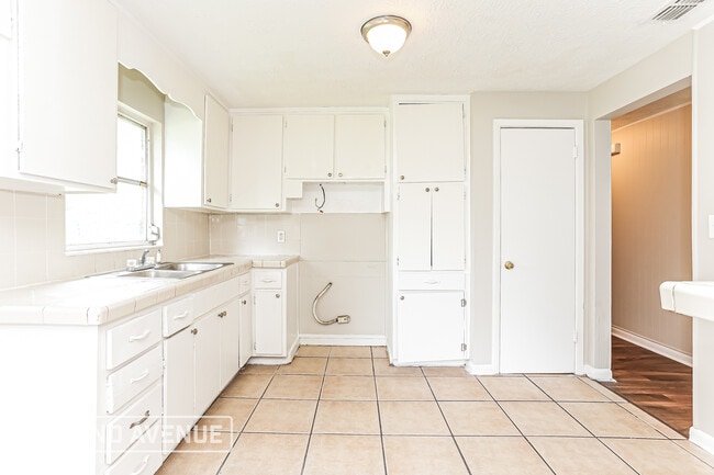 Photo - 5442 Foxboro Rd