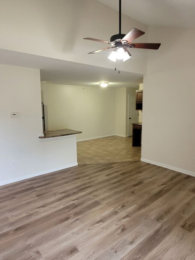 Photo - 2 Bed 2 Bath-Southampton Villas Condos *1... Unit 305