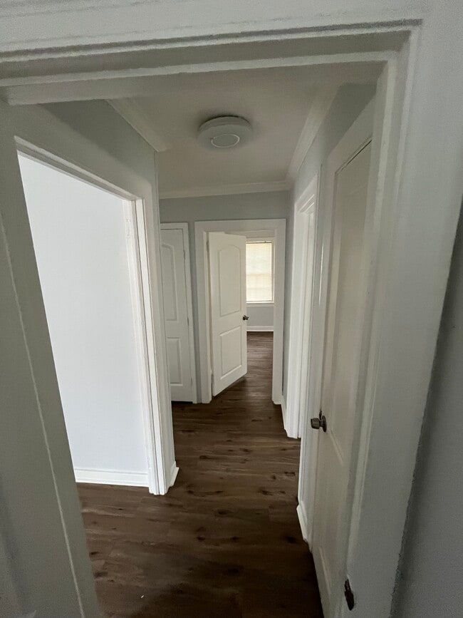 Photo - 521 Launcelot Rd