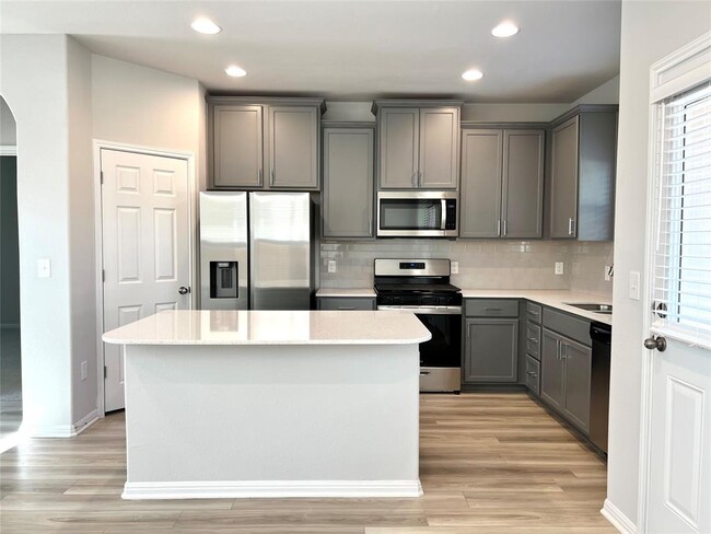 Photo - 136 MacArthur Dr