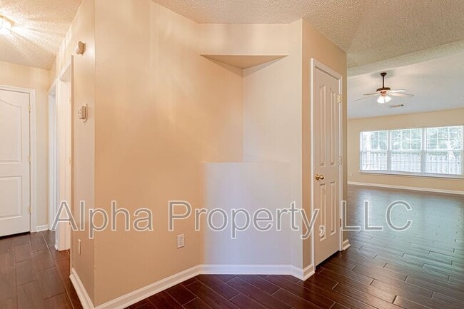 Photo - 305 Riello Dr