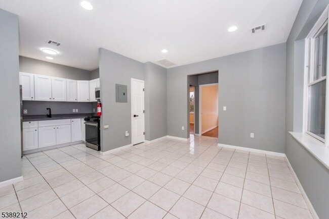 Photo - 1878 Springfield Ave Unidad 2B