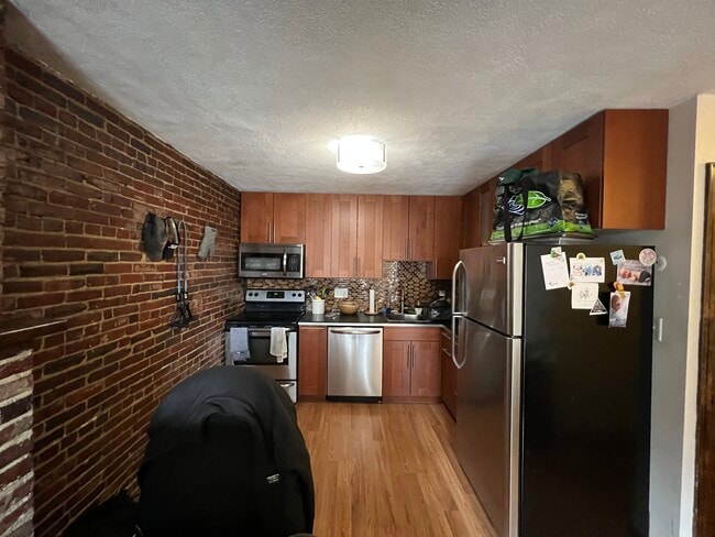 Building Photo - 259 Main St Unit 2A Rental