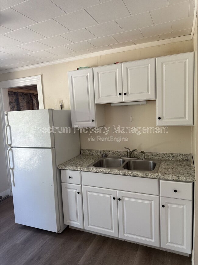 Building Photo - 1 Newhall St Unit 5