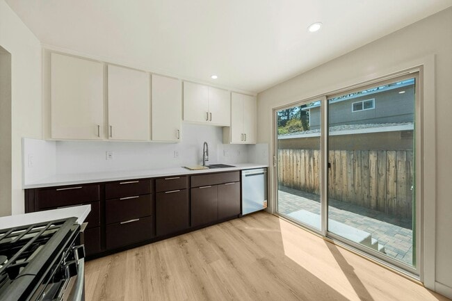 6165 Severin Dr