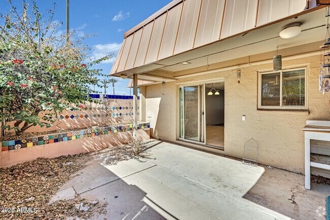 Building Photo - 1821 W Augusta Ave Rental