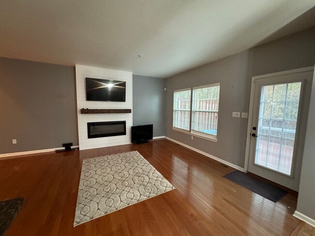 Photo - Beautiful 3 Bedroom town-home in Haymaker Pointe