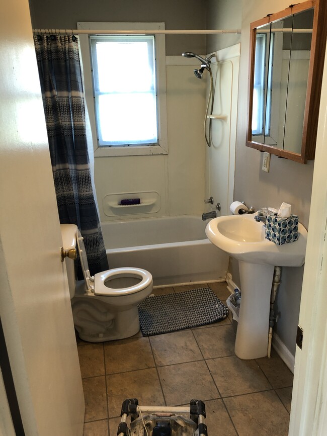 Photo - 162 Armour St