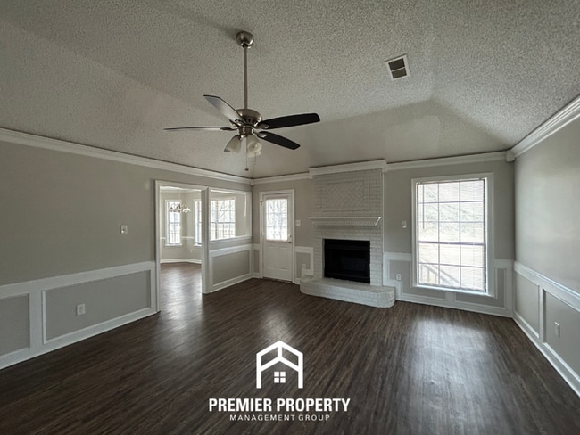 Photo - Spacious 3BR Memphis Home with Vaulted Ceilings, Fireplace, Deck & 2-Car Garage