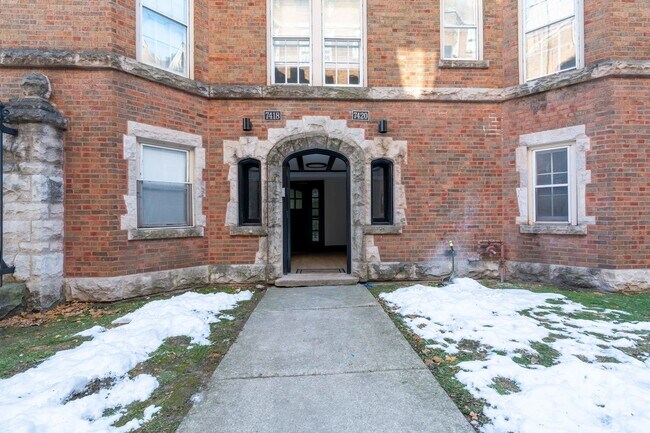 Photo - 7420 N Damen Ave