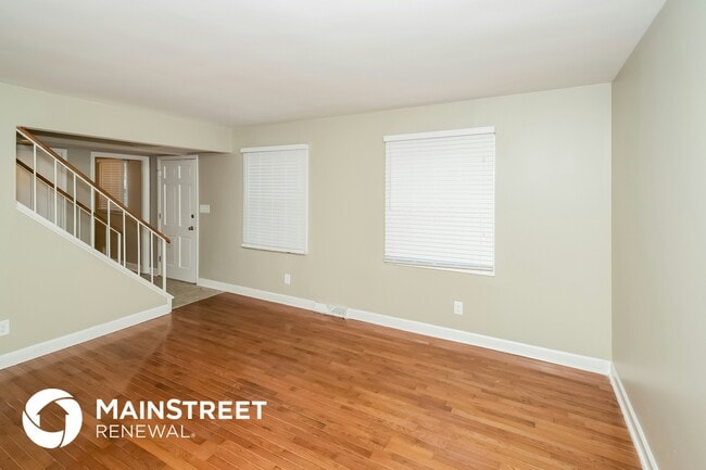 Photo - 420 Argonne Dr NE