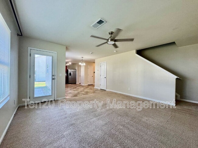 Photo - 753 Compass Trl