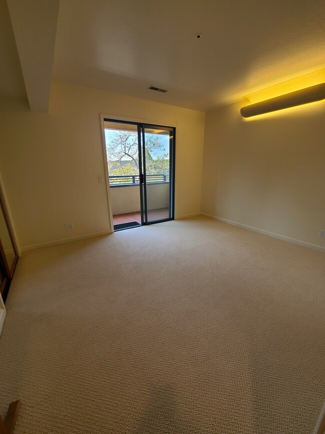Photo - 1310 Neilson St