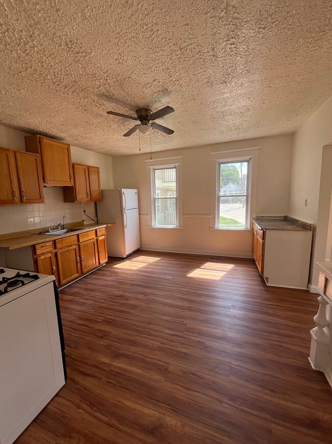 Photo - 2 bed 1 bath located right off Brady St - ... Unidad #1 Lower Front
