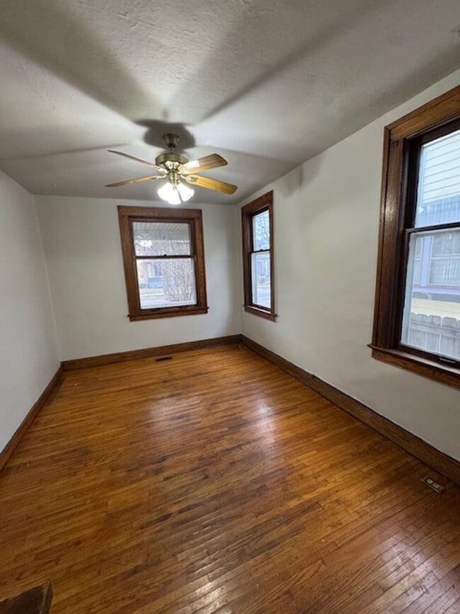 Photo - 928 Rivermet Ave