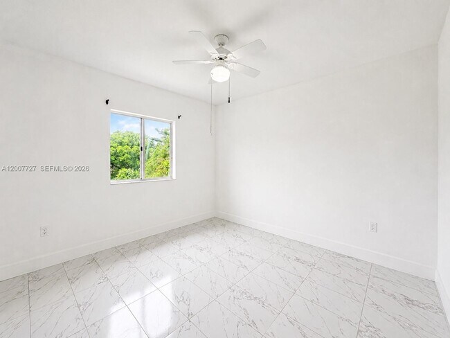 Photo - 841 SW 6th St