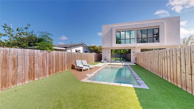 353 NW 50th St