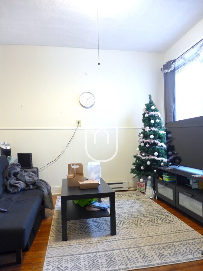 Photo - 386 Riverway