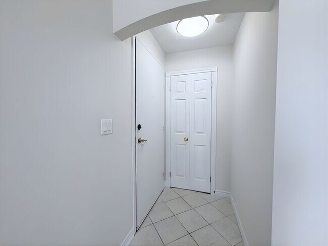 Photo - 6 Caithness St W Unit 2