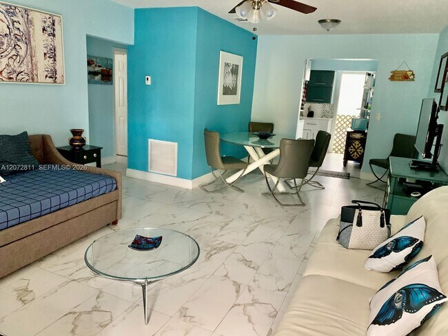 Photo - 2 NE 45th St Unit 4