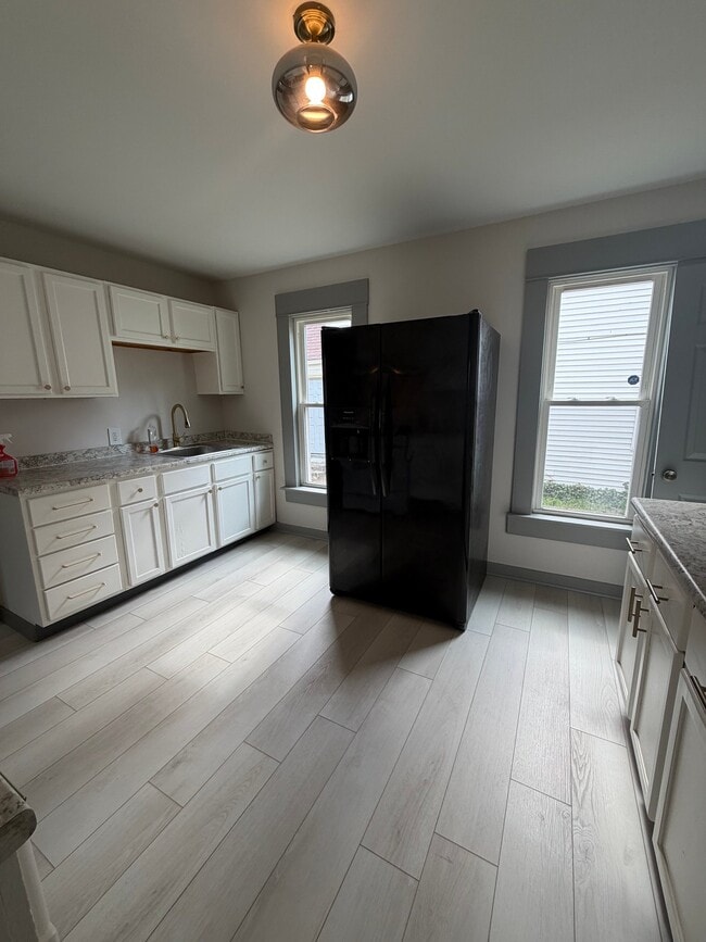 Photo - 952 Logan St SE