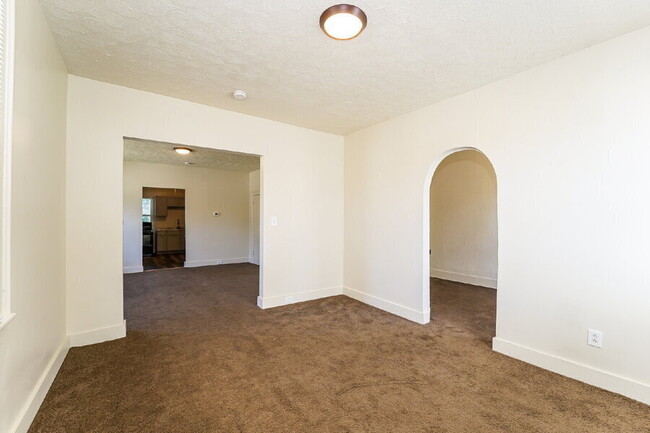 Photo - 3460 Erin Ave
