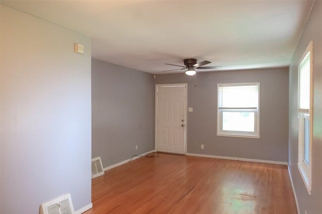 Photo - 417 Crawford Rd