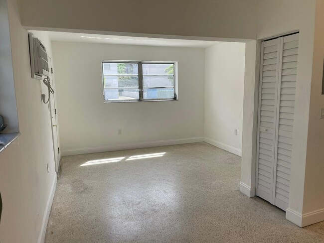 Photo - 585 SW 13th Ave Unit One