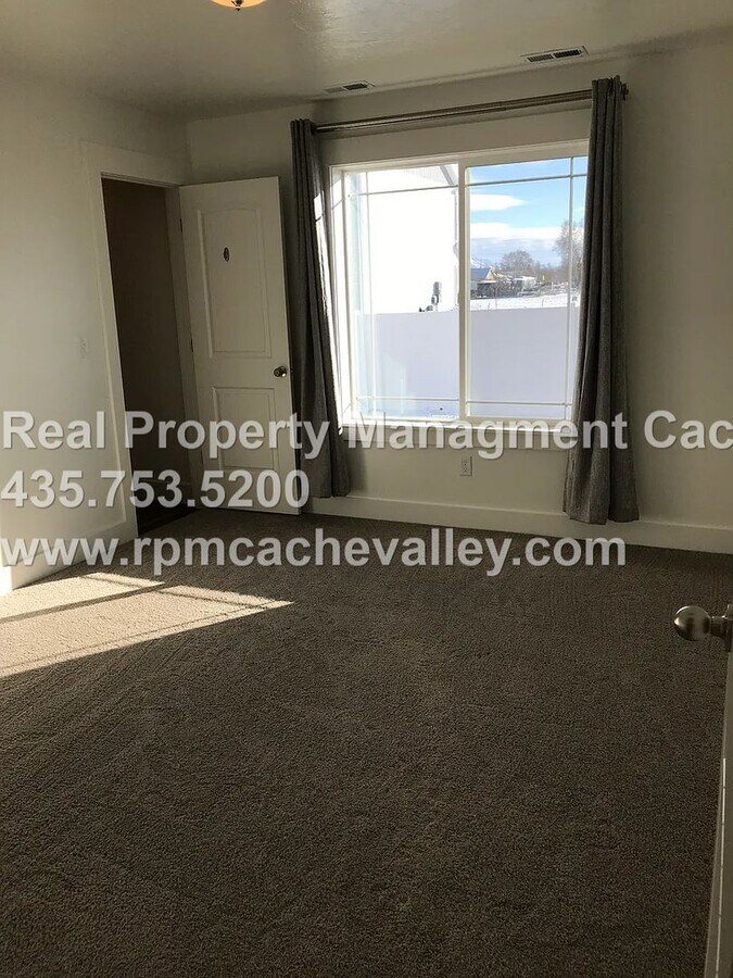 Single Story 3 bedroom home! Preleasing f... House Rental in Logan