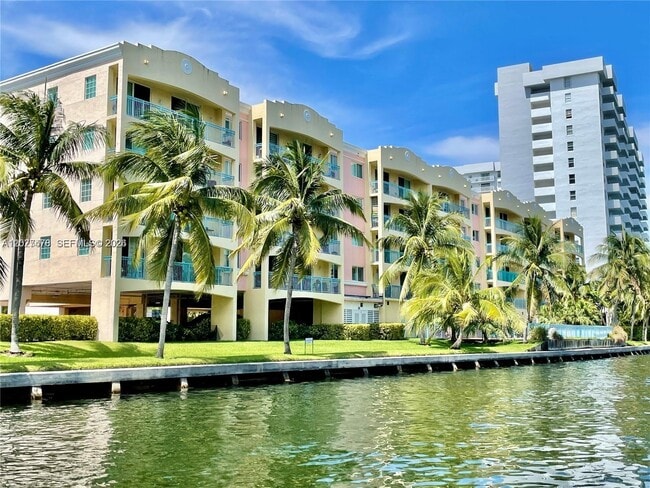 Building Photo - 201 Golden Isles Dr Unit 306