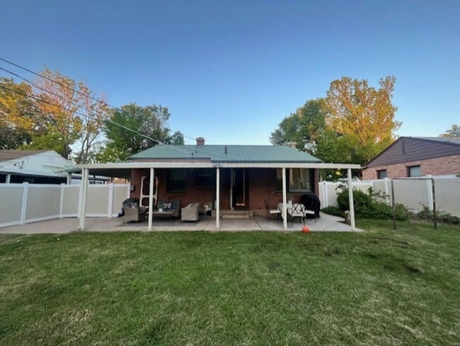 Building Photo - Single Family Home close to SUU