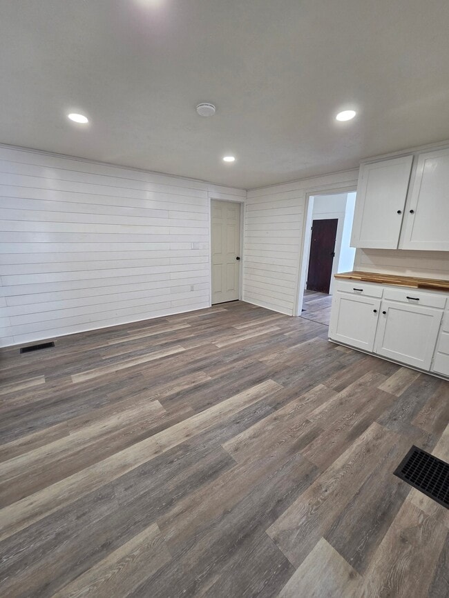 Photo - 1045 Pittsburgh Ave