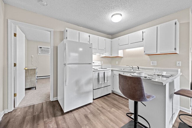 Kitchen - 1BD Standard - Summer Green Apartments