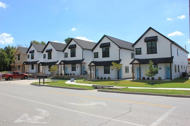 Photo - 533 W Dallas St Townhome