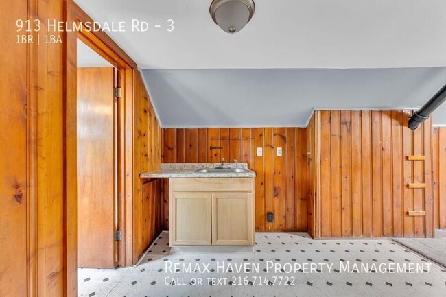 Photo - 913 Helmsdale Rd Unit 3