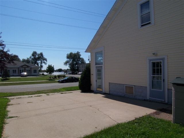 Photo - Charming House on Bay Shore Drive Close to the Lake! SHORT TERM LEASING! Available Now!