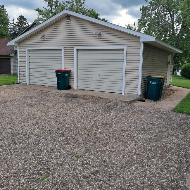 Garage - 401 Lewis St