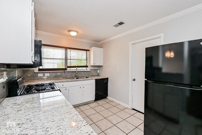 Photo - 4418 Tareyton Ln