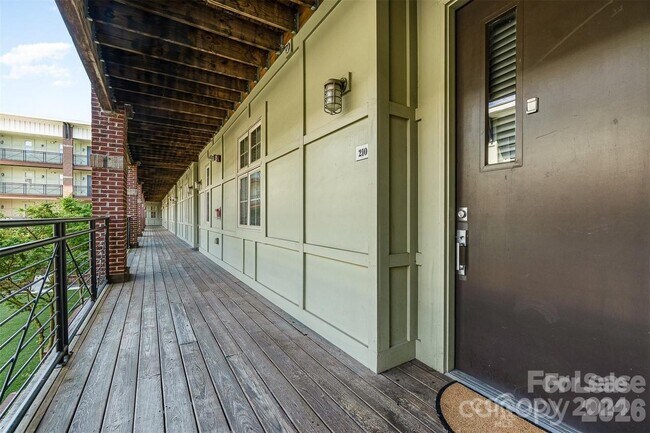 Photo - 1101 W 1st St