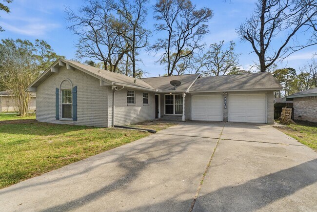 Building Photo - 3307 Roaming Woods Ln