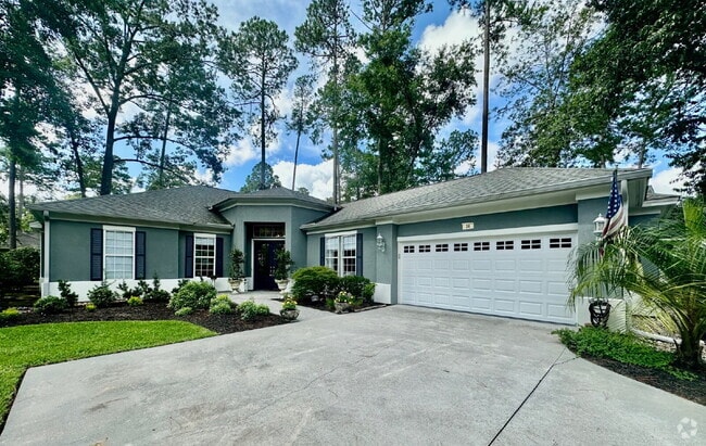 Building Photo - Spacious Beautifully Appointed Two Bedroom... Rental