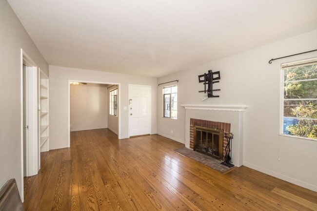 Building Photo - 2101-2103, 2121-2123 Williams St. Unit 2101