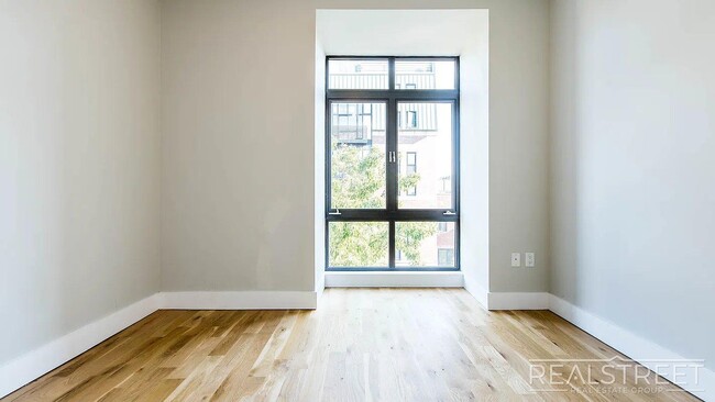 Photo - Leonard Street Unidad 2R