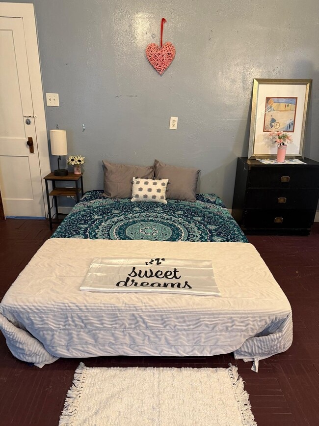 Photo - 2328 Union St