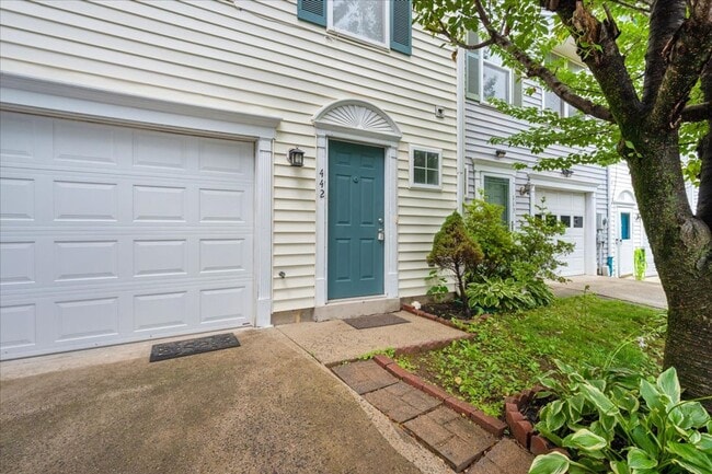 Building Photo - Garage Townhouse For Lease